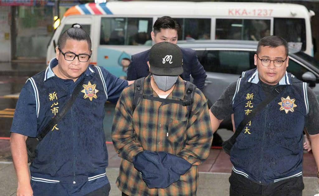 坤达涉造假闪兵 50 万交保,粉丝两极:愿等他回来